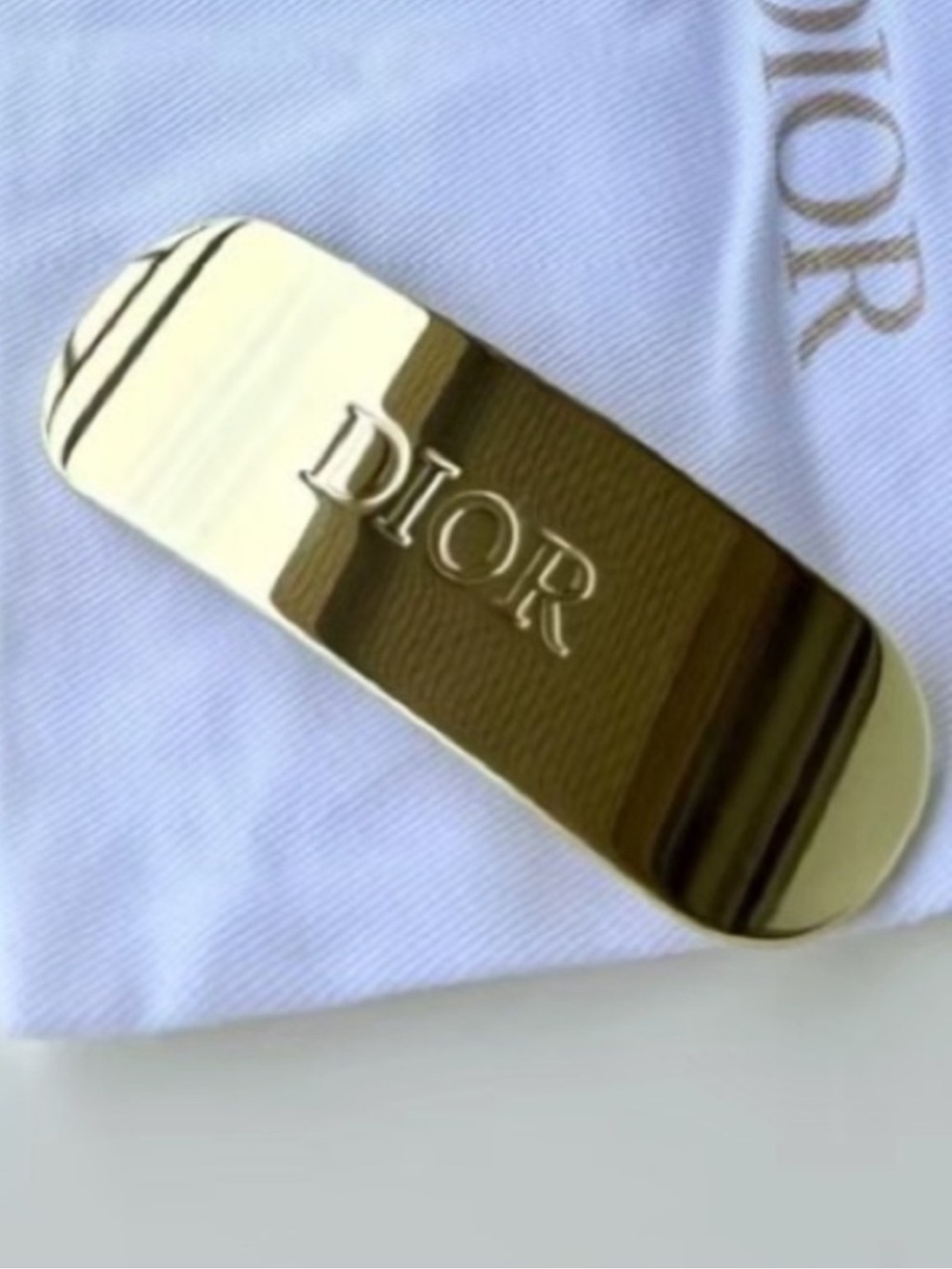 Dior beauty gift clip